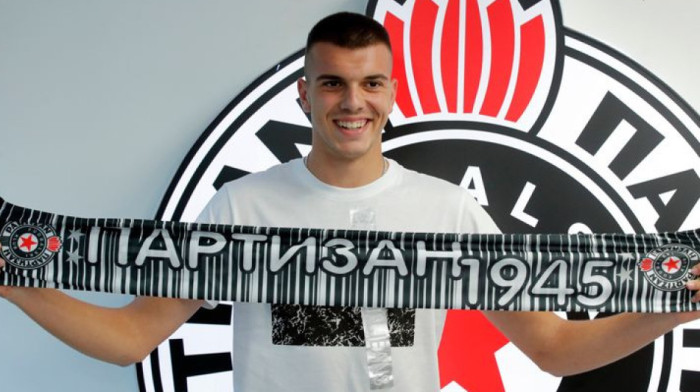 Srbin zaludeo Čola Simeonea - Mladi defanzivac blista u Španiji