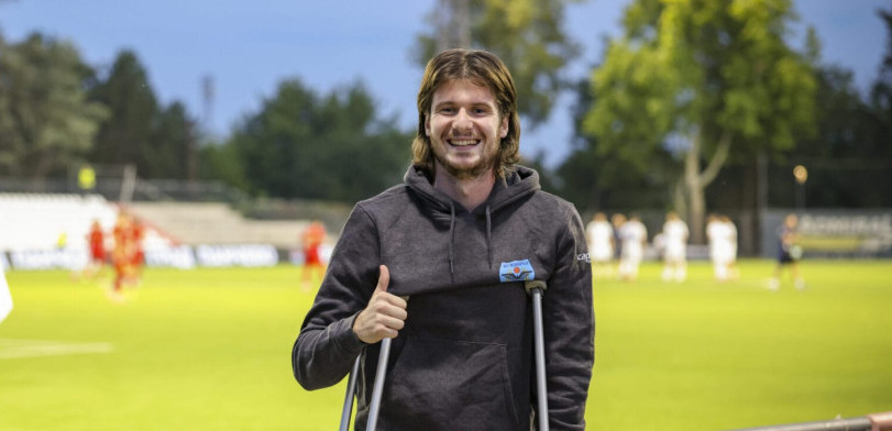Opet pokidao ligamente, pa se oglasio: Bivši Zvezdin klinac poručio da je najteže prošlo