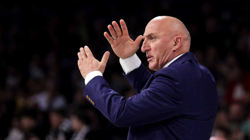 "Nisi za suđenje, idi kuvaj": Haos u Crnoj Gori, trener Pavićević udario na damu