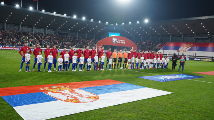 Skandalozno divljanje! Prvi čovek albanskog fudbala i potpredsednik UEFA lomio svlačionicu u Leskovcu (VIDEO)