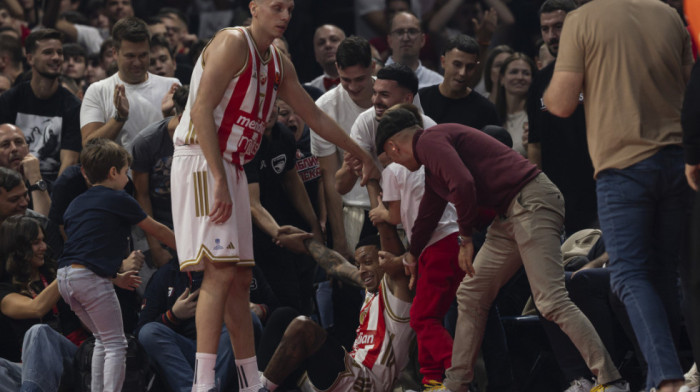 Jago se bacio u publiku, Radonjić odmah uskočio - Ove scene niste videli u prenosu (FOTO)