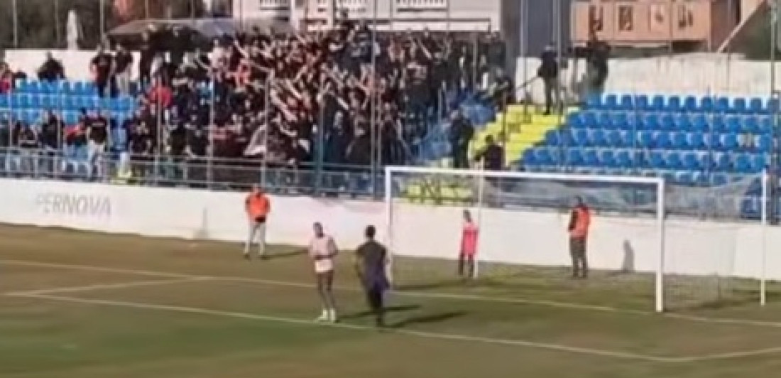 Veliki skandal u Hrvatskoj: Huligan ušao na teren i udario golmana, a onda... (VIDEO)