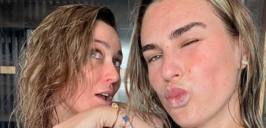 Ljudi, kolike su joj! Sabalenka ne staje, a ni Badosa! Dekolte grmi, sevaju tange: Polugole ispred ogledala?!