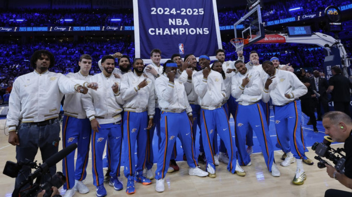 Nikola Topić dobio šampionski prsten - Pogledajte kako izgleda, a tek koliko košta... (FOTO/VIDEO) Nikola Topić dobio šampionski prsten - Pogledajte kako izgleda, a tek koliko košta... (FOTO/VIDEO)