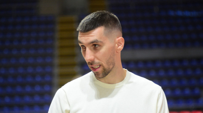 Šta Ognjen Dobrić radi u slobodno vreme? Kapiten Zvezde uhvaćen "na merama" u opuštenom izdanju (VIDEO)