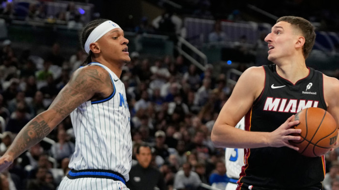Trojkaaaaaa - Nikola Jović zapalio navijače u derbiju, Rajakovićev Toronto gazi (VIDEO)