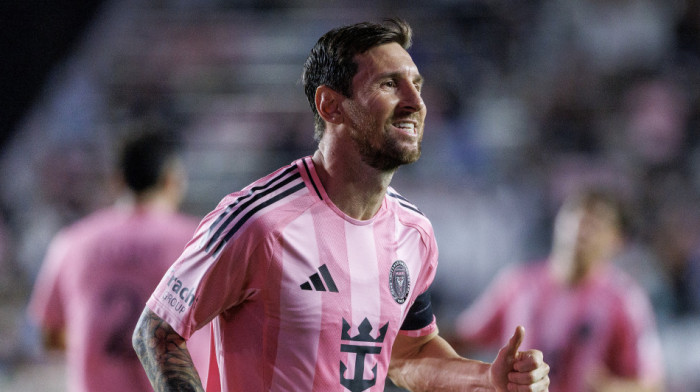 Mesi će igrati do 41. godine: Argentinac novi ugovor potpisao na gradilištu (FOTO/VIDEO) Mesi će igrati do 41. godine: Argentinac novi ugovor potpisao na gradilištu (FOTO/VIDEO)