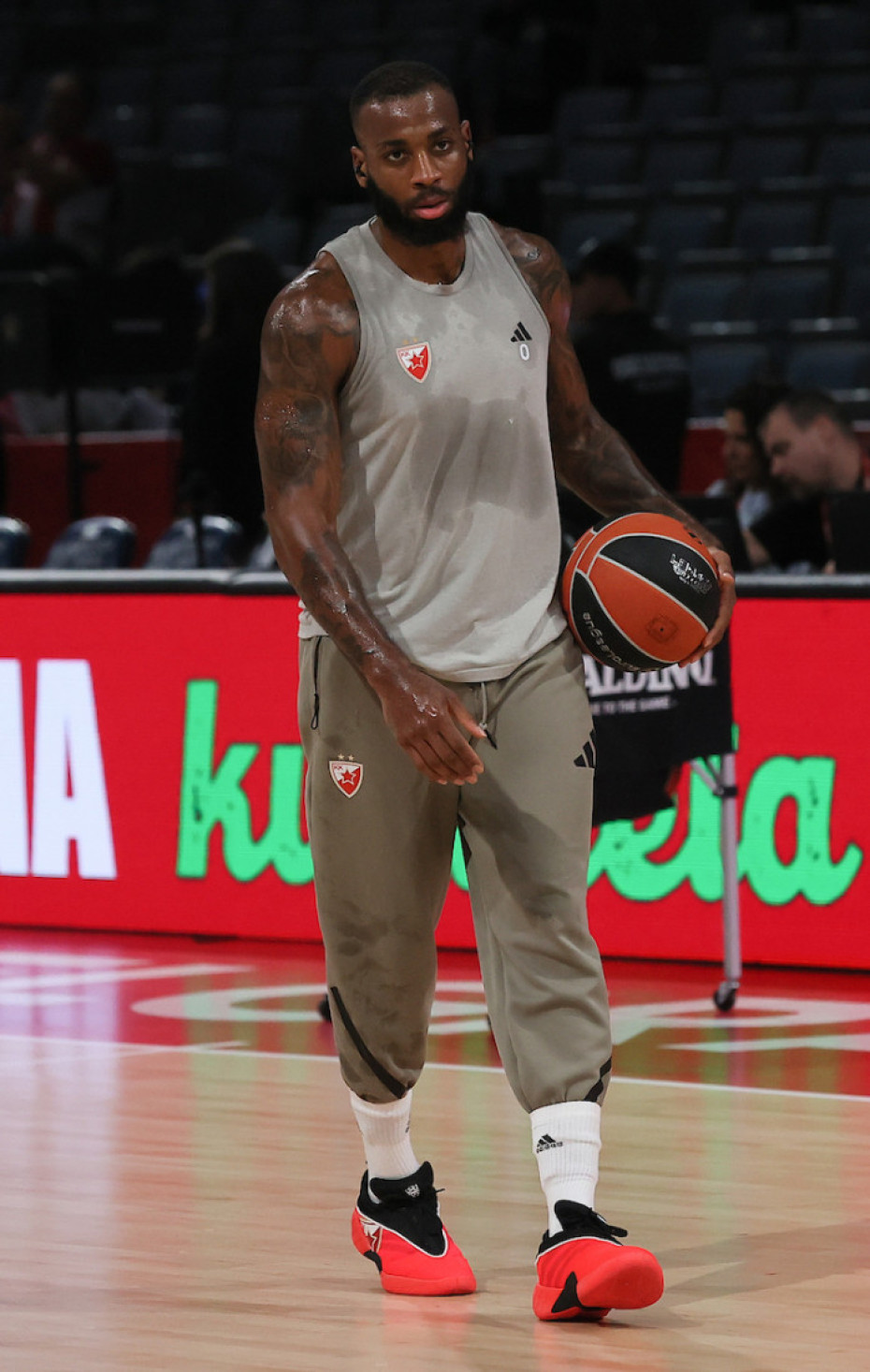 Zagrevanje pred utakmicu Crvena zvezda - Baskonije