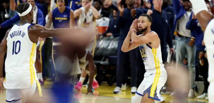 Ljudi, ovo morate da vidite - Nestvaran koš Karija sa 10 metara koji je oteo Jokiću pobedu u NBA ligi (VIDEO)
