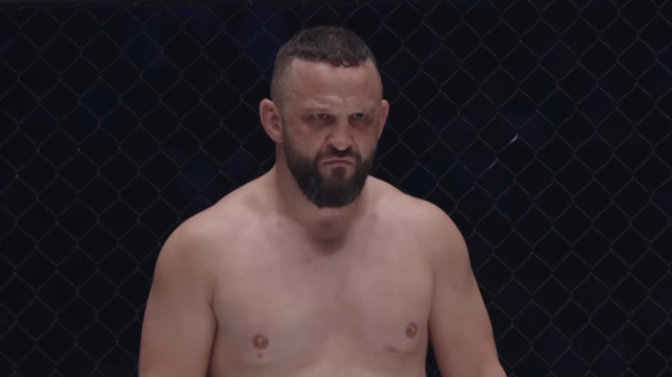 Zaslužio je revanš, ali i dobre batine: Slo Roki potkačio Srbina i zapalio scenu pred FNC