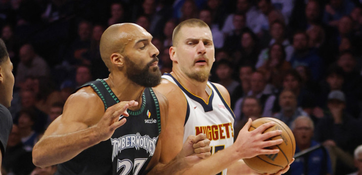 Šta? Ljudi, gde je lopta? Magičan potez Jokića iza leđa, ovo samo on može (VIDEO)