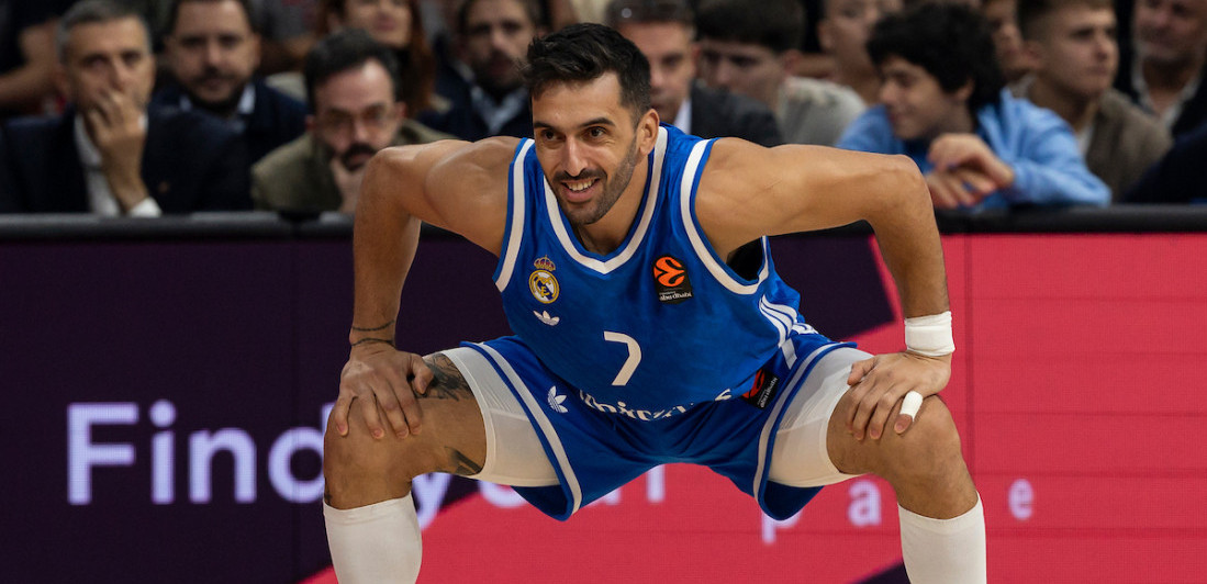 Auuuu, morate ovo da vidite - Odavde je dao koš i to preko glave (VIDEO)