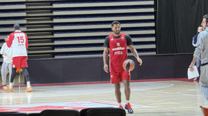 Sportinjo na Zvezdinom treningu: Pogledajte kako se Batler sprema za debi (VIDEO) Sportinjo na Zvezdinom treningu: Pogledajte kako se Batler sprema za debi (VIDEO)