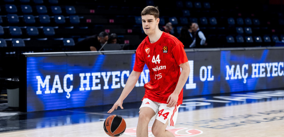 (VIDEO) Da se naježiš: Navijači Zvezde skandirali Topiću nakon vesti da ima rak