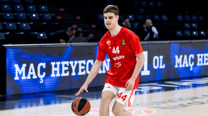 (VIDEO) Da se naježiš: Navijači Zvezde skandirali Topiću nakon vesti da ima rak (VIDEO) Da se naježiš: Navijači Zvezde skandirali Topiću nakon vesti da ima rak