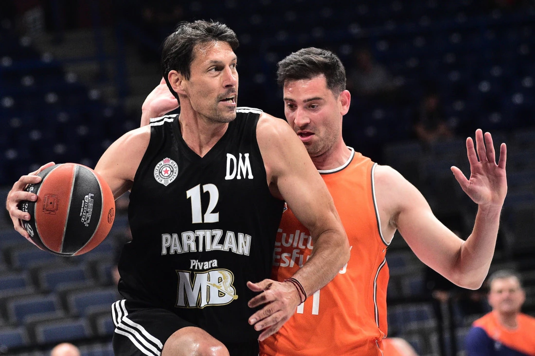 Bivši igrač Partizana preživeo rak, pretili mu Slobini političari i ima dva oca, a sad juri rekord za Ginisa