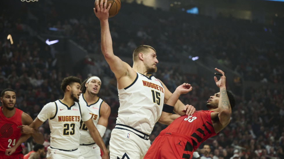 Sramotne odluke sudija, zašto ovo rade Jokiću? Njega da ubiju na terenu, niko prstom ne bi mrdnuo (VIDEO)