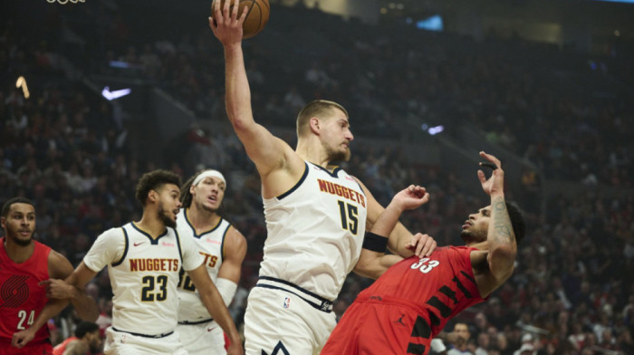 Sramotne odluke sudija, zašto ovo rade Jokiću? Njega da ubiju na terenu, niko prstom ne bi mrdnuo (VIDEO)