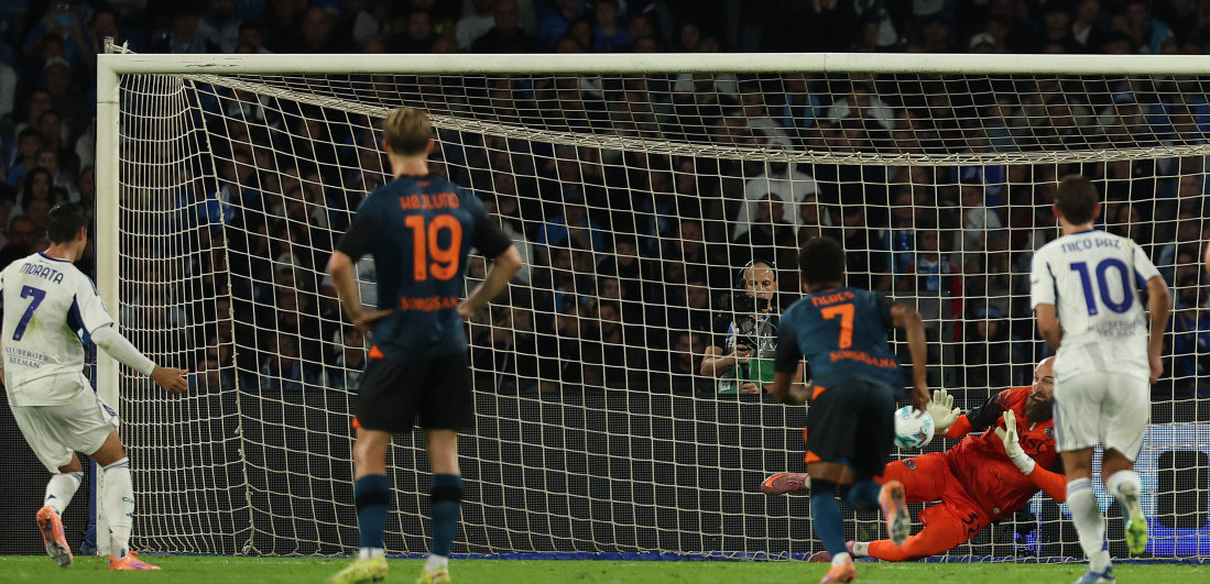 Biće Paunović na slatkim mukama... Vanja odbranio penal legendarnom Špancu (VIDEO)