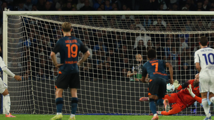 Biće Paunović na slatkim mukama... Vanja odbranio penal legendarnom Špancu (VIDEO)