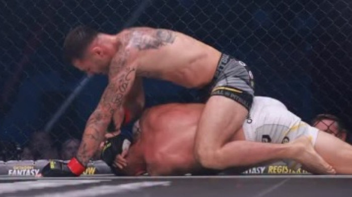 Uf, ovo boli! Srpski MMA borac brutalno ugašen, a pobeda je bila blizu (VIDEO)