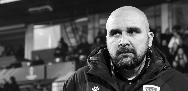 Horor scena u Lučanima: Treneru Radničkog se slošilo, pa se srušio tokom meča