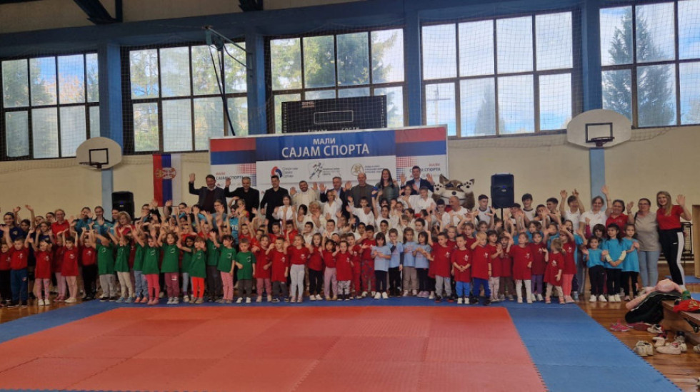 Sportski klubovi u Sečnju dobili opremu na Malom sajmu sporta