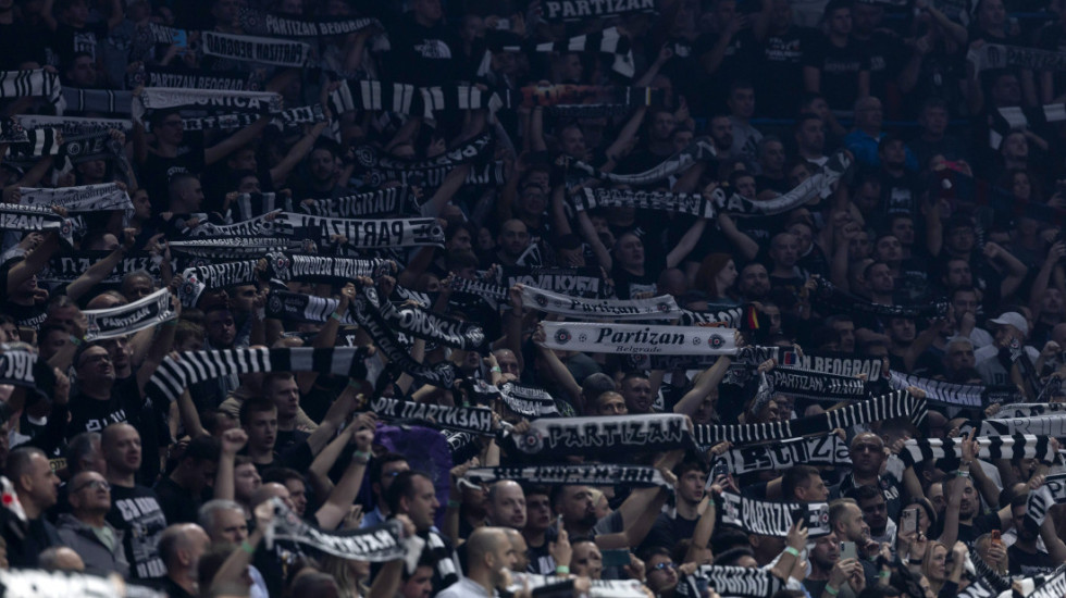 Šok u Humskoj! Kakva bizarnost?! Evroliga zbog silikonskog pe*isa kaznila Partizan!