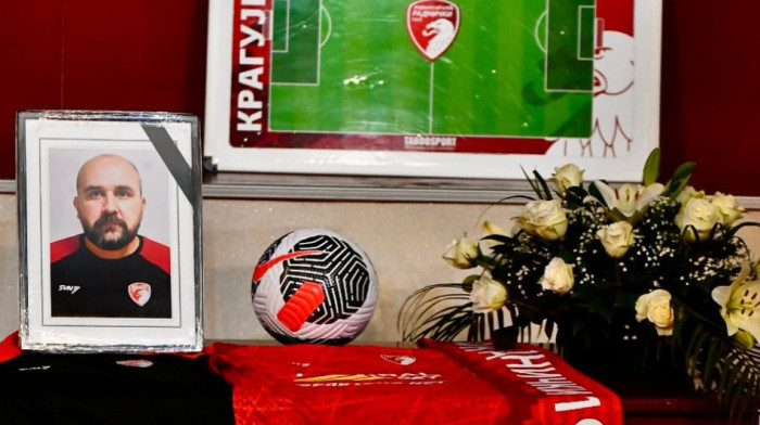 Tuga u regionu: Održane komemoracije u Kragujevcu i Banjaluci povodom smrti Mladena Žižovića (FOTO)