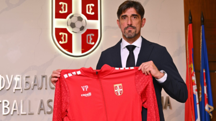 Trenerka miriše, grb izvezen na dresu, ja letim, letim... Veljko se setio tate, ovako se voli reprezentacija