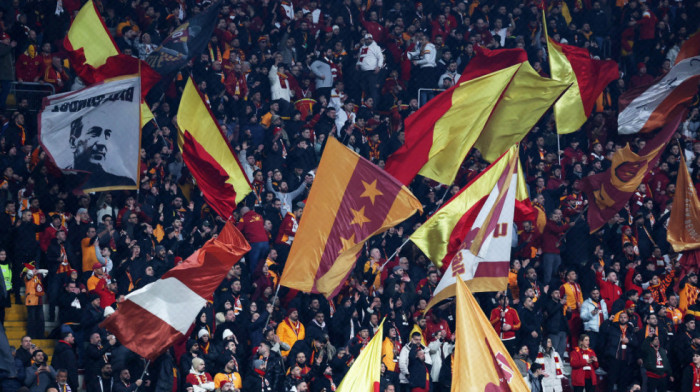 Brutalan napad na Novom Beogradu: Četvorica ga pretukla zbog navijačke dukserice