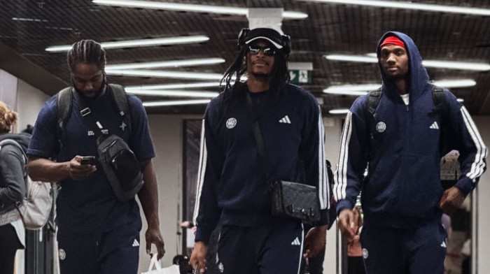 Crveno-beli krenuli put Dubaija - Bitnog igrača i dalje nema (FOTO)