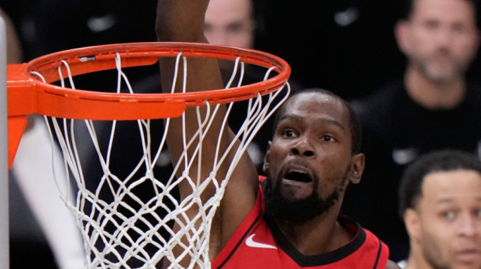 Kevin Durent isprašio Adetokumba i Bakse