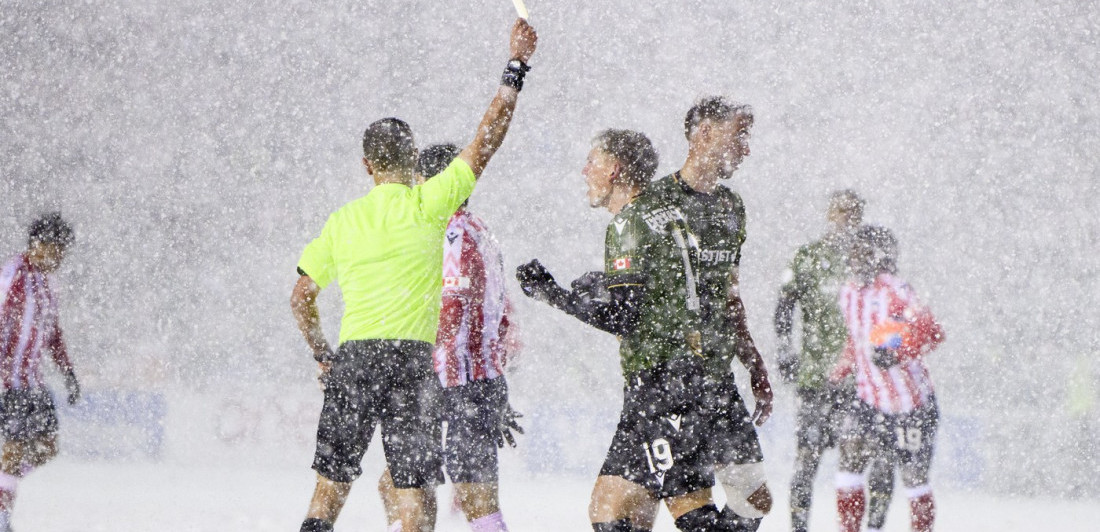 Spektakl kakav se retko viđa: Finale po snežnoj mećavi - i golčina makazicama (VIDEO)