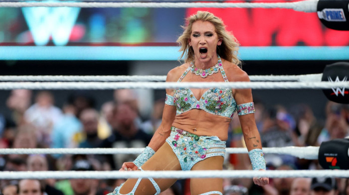 Juuu, ispale joj grudi usred borbe (VIDEO/FOTO)