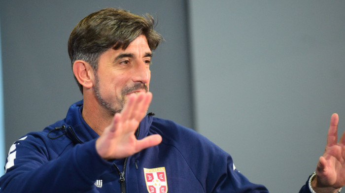 Informer “uhvatio” i selektora fudbalera Srbije: Veljko Paunović šeta i smišlja strategiju za pobede! (VIDEO)