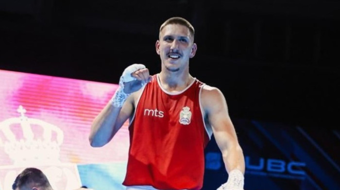 Evropski tron za Srbina! Rastko Simić šampion u boksu