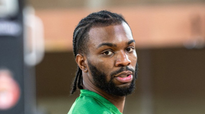 (VIDEO) Neverica u Pireju: Nova teška povreda Kinana Evansa nakon koje je nastao muk