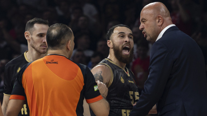 Umalo nastao opšti haos! Džejms optužio navijača Zvezde, on odmah isteran iz Arene: Evo šta se desilo