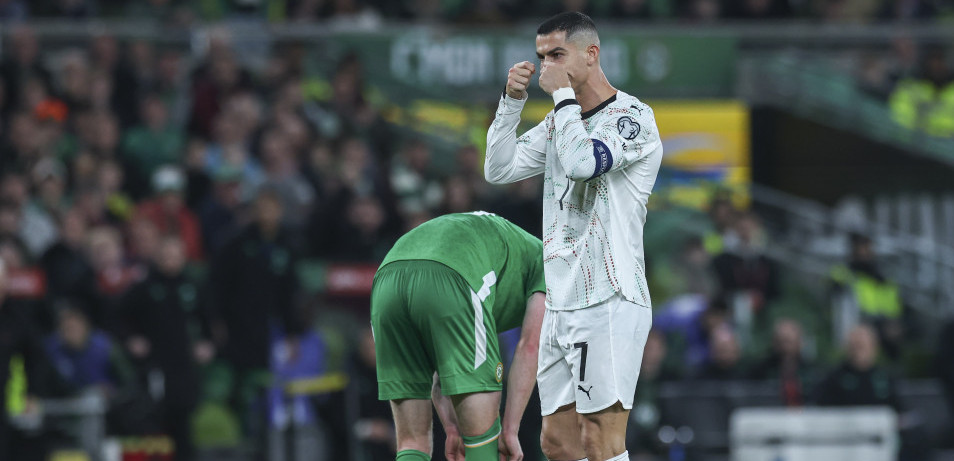 Ronaldo, Ronaldo... Legendarni Portugalac doživeo pomračenje i udario rivala (VIDEO)