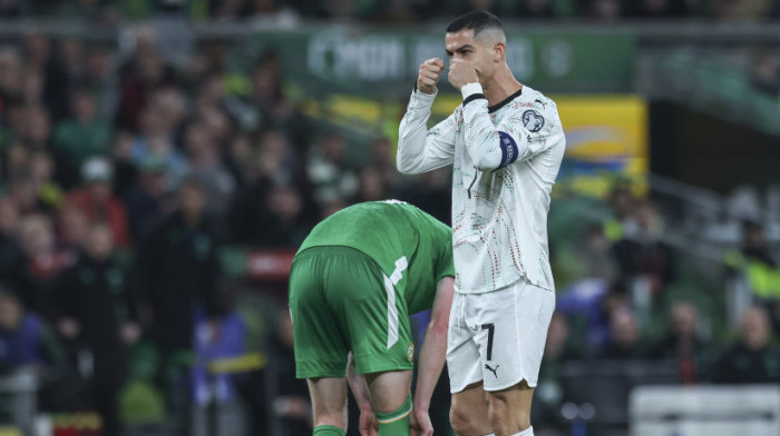 Ronaldo, Ronaldo... Legendarni Portugalac doživeo pomračenje i udario rivala (VIDEO)