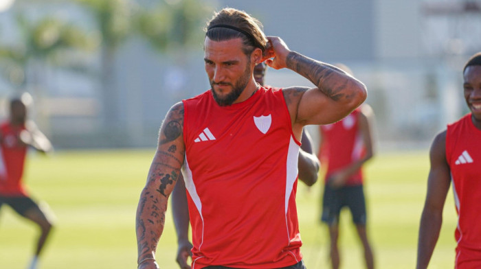 Gotovo je, Nemanja Gudelj zvanično napustio Sevilju! Zvezda kreće po transfer leta, navijači na nogama