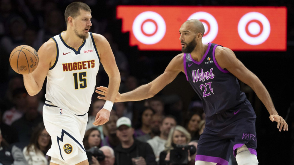 (VIDEO) Ljudi, ovo morate da pogledate! Nestvarni potezi Nikole Jokića, mnogima nije jasno kako mu ovo uspeva