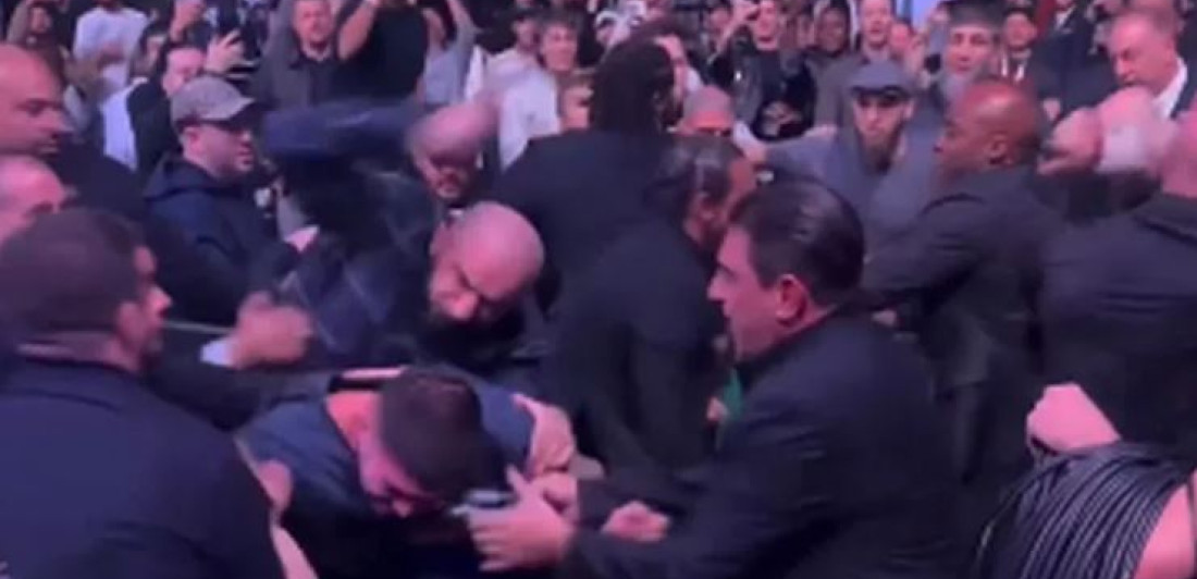 Skandal na UFC u Njujorku - Žestoka makljaža, ne zna se ko koga bije: Dilona Danisa izveli sa lisicama (VIDEO)