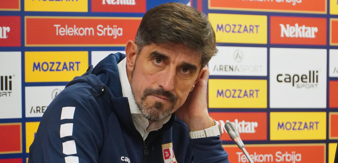 Paunović se iznervirao na pitanje o ostanku, pa pokazao srce: Uvek radim na duge staze