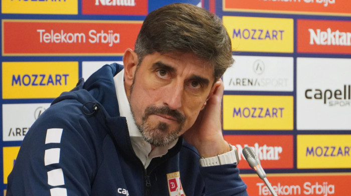 Paunović se iznervirao na pitanje o ostanku pa pokazao srce: Ja uvek radim na duge staze