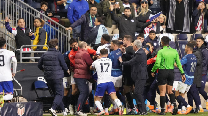 Sevale pesnice, krvnički udarci... Ceo svet priča o makljaži fudbalera Amerike i Paragvaja