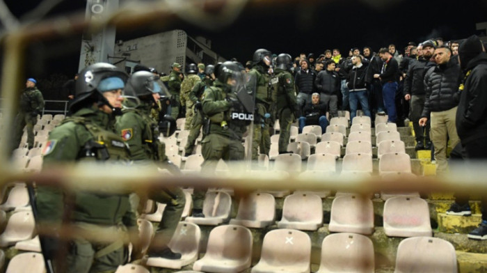 Bosanska vojska divljački tukla decu i navijače Rumunije: Komentator svedočio jezivim scenama