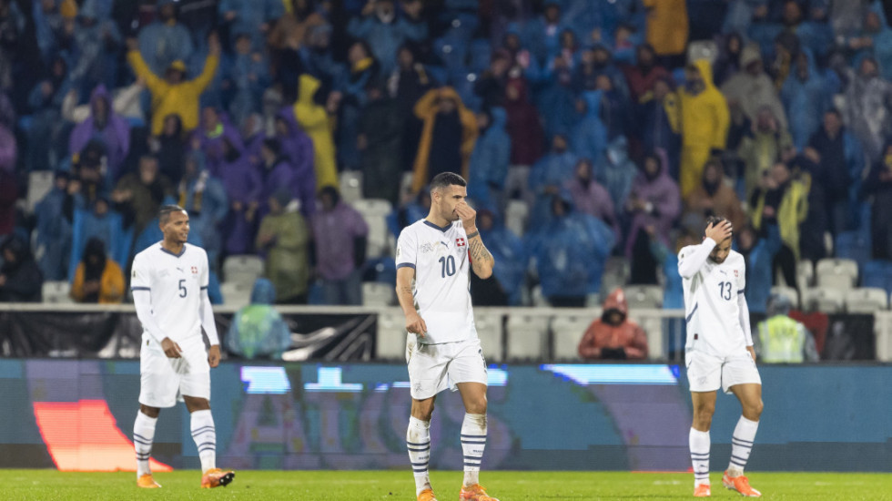 Šok scena u Prištini! Navijači tzv. Kosova na stadionu "Fadilj Vokri" ceo meč zviždali Granitu Džaki!