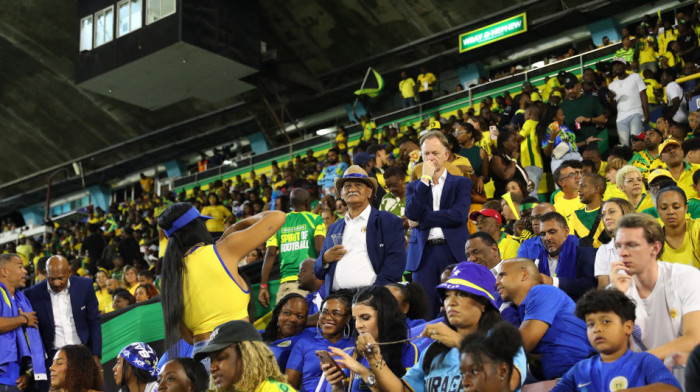 Uhvatili se za glavu, vrištali, skakali usred TV prenosa: Neverovatan snimak obišao planetu